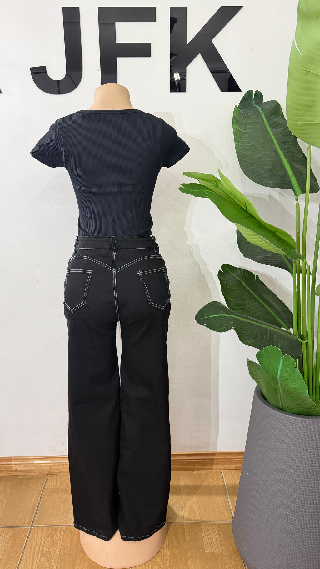 Jeans negro costura blanca