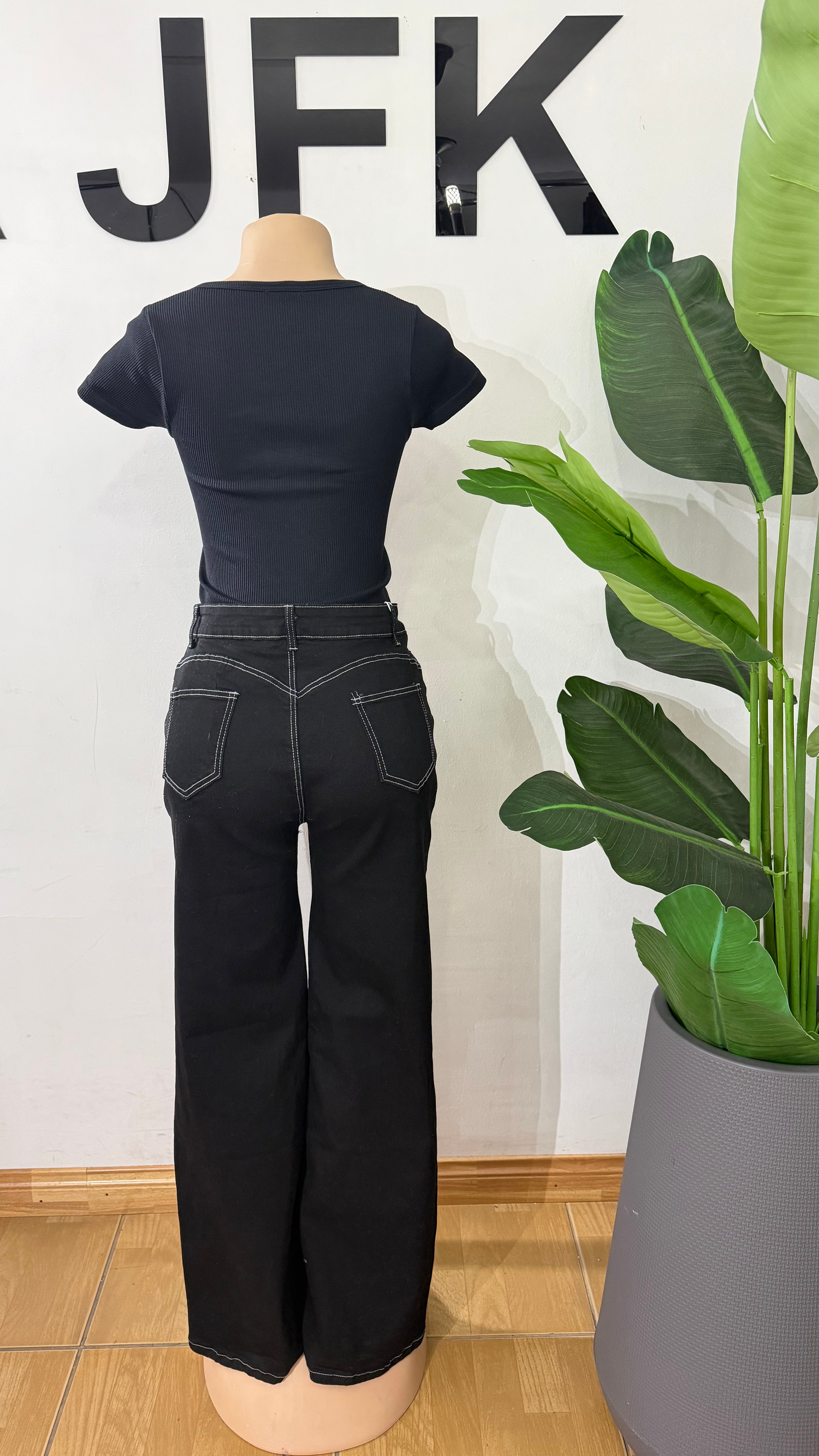 Jeans negro costura blanca
