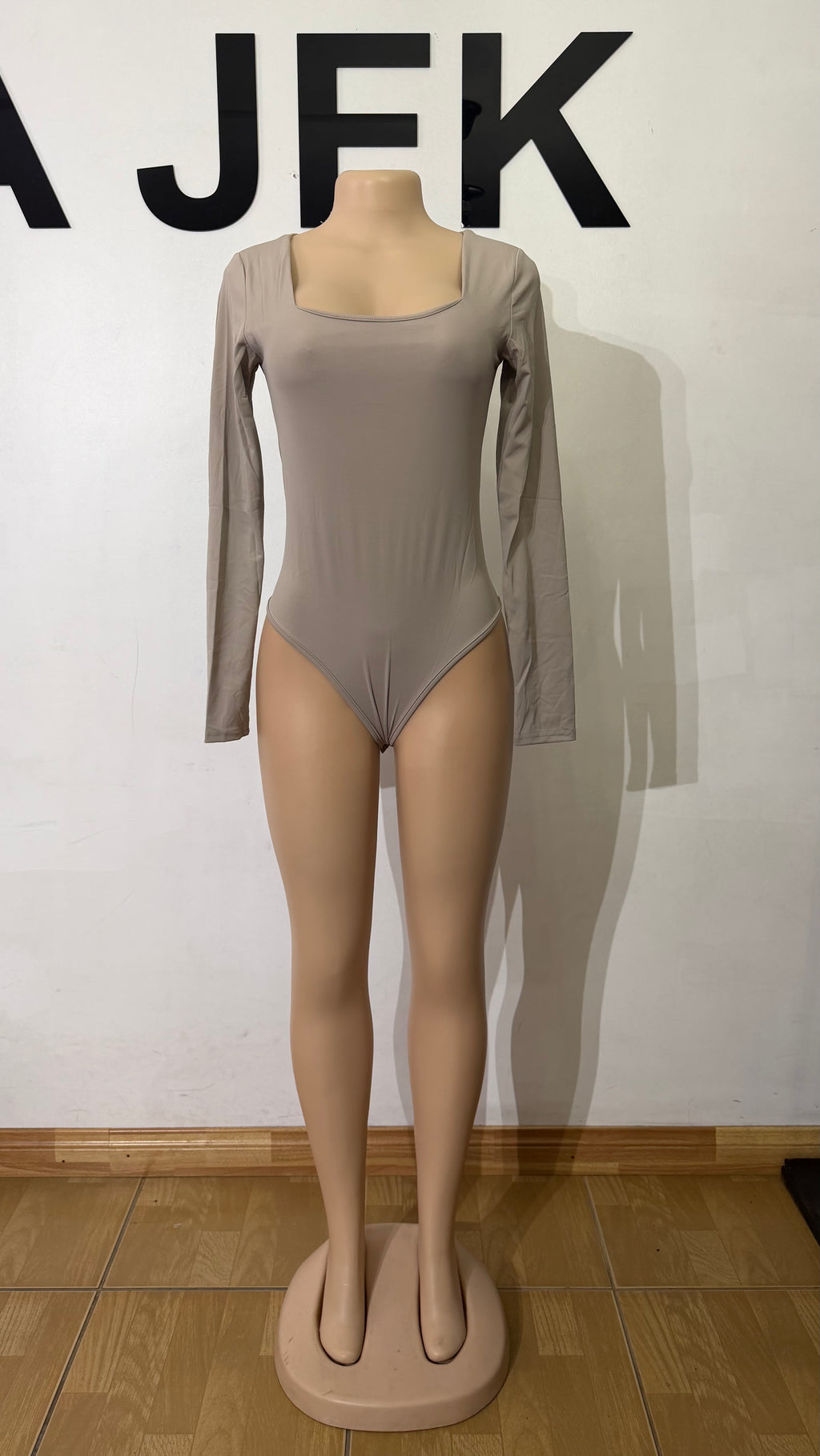 Body manga larga escote cuadrado