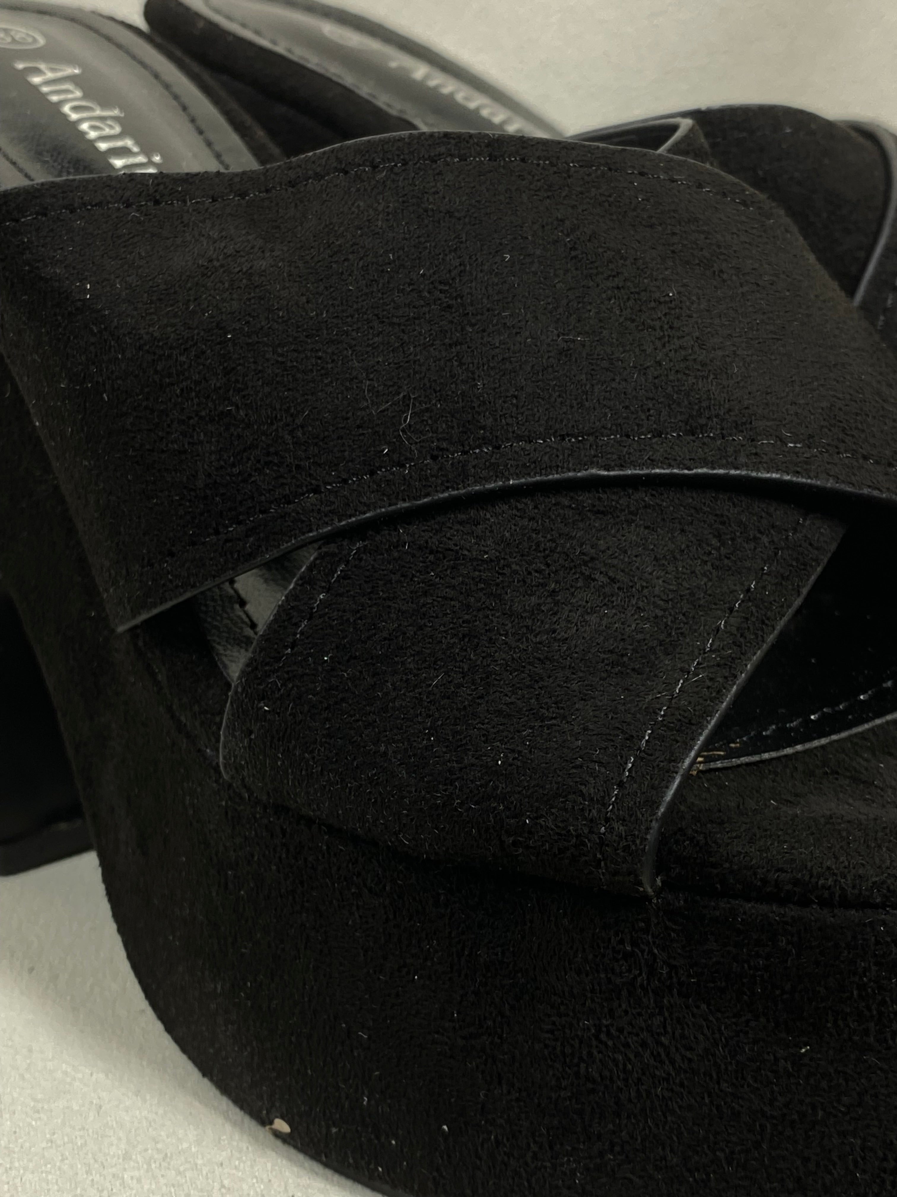 Chalas Negra Cruzadas