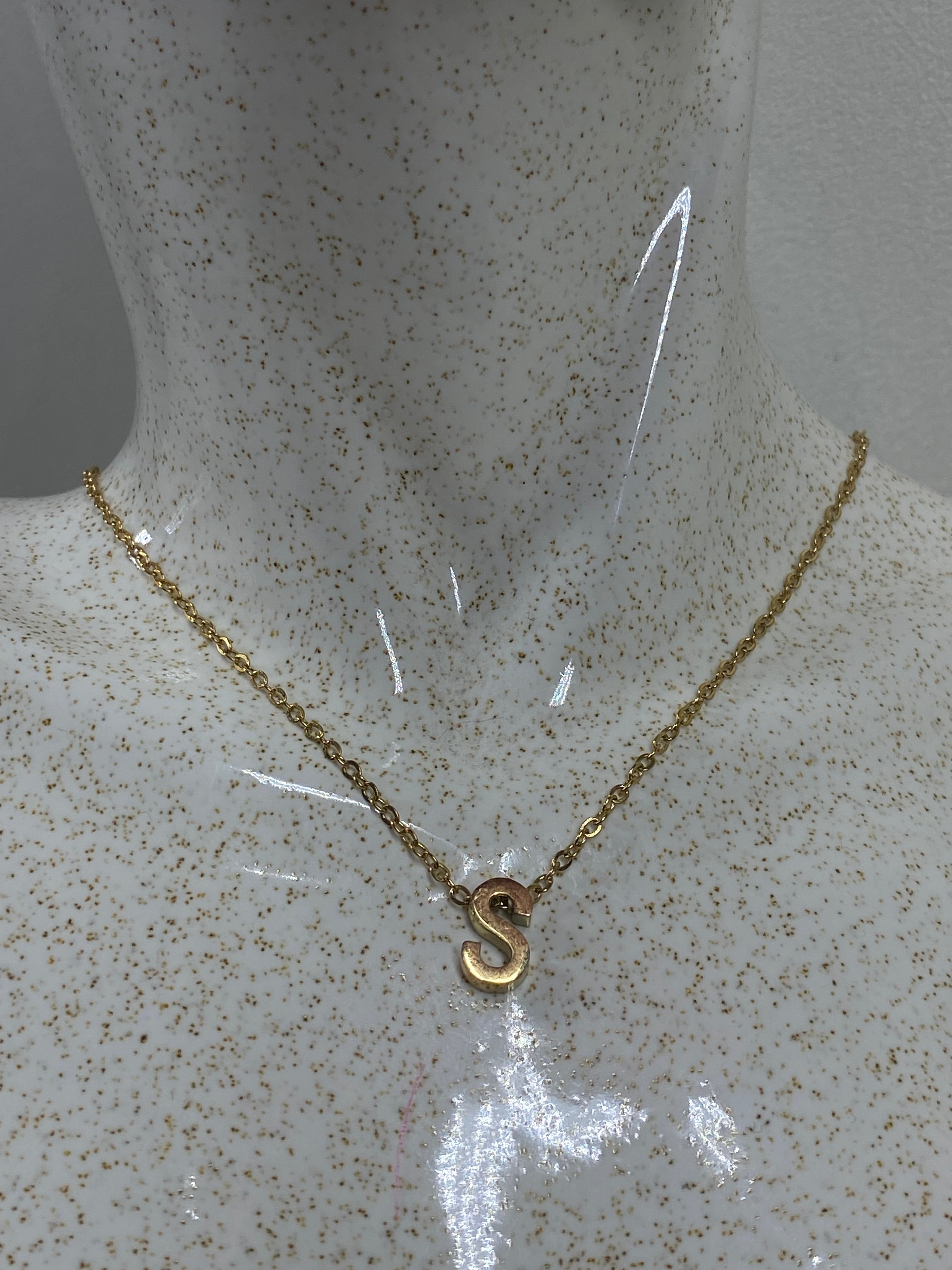 Collar Letra pequeña