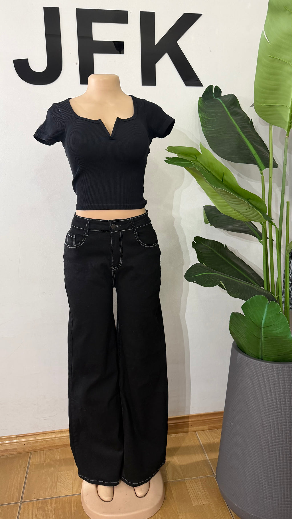 Jeans negro costura blanca