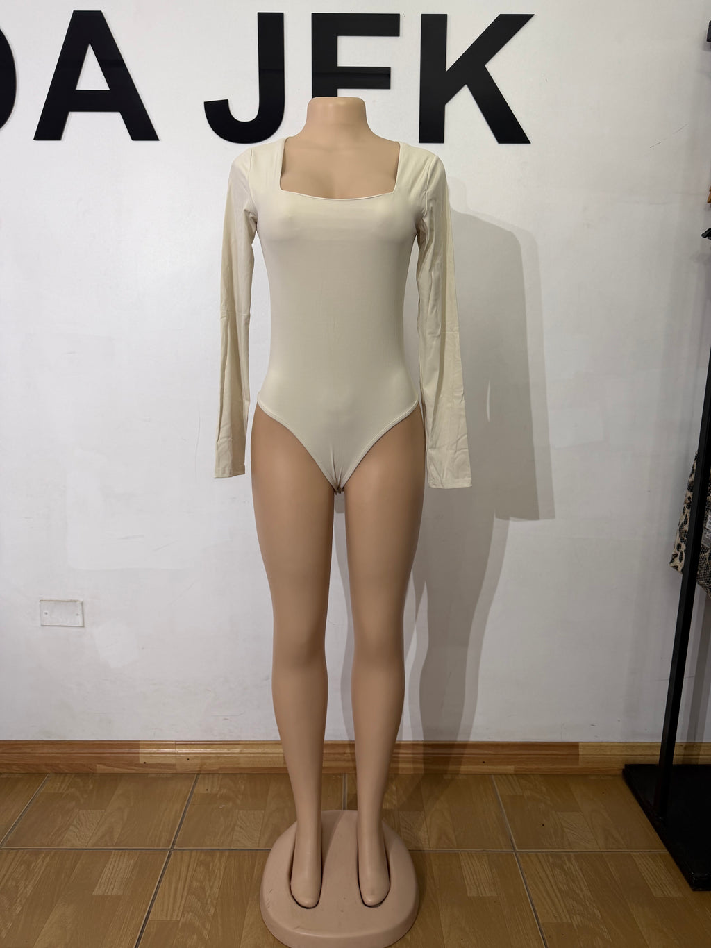 Body manga larga escote cuadrado