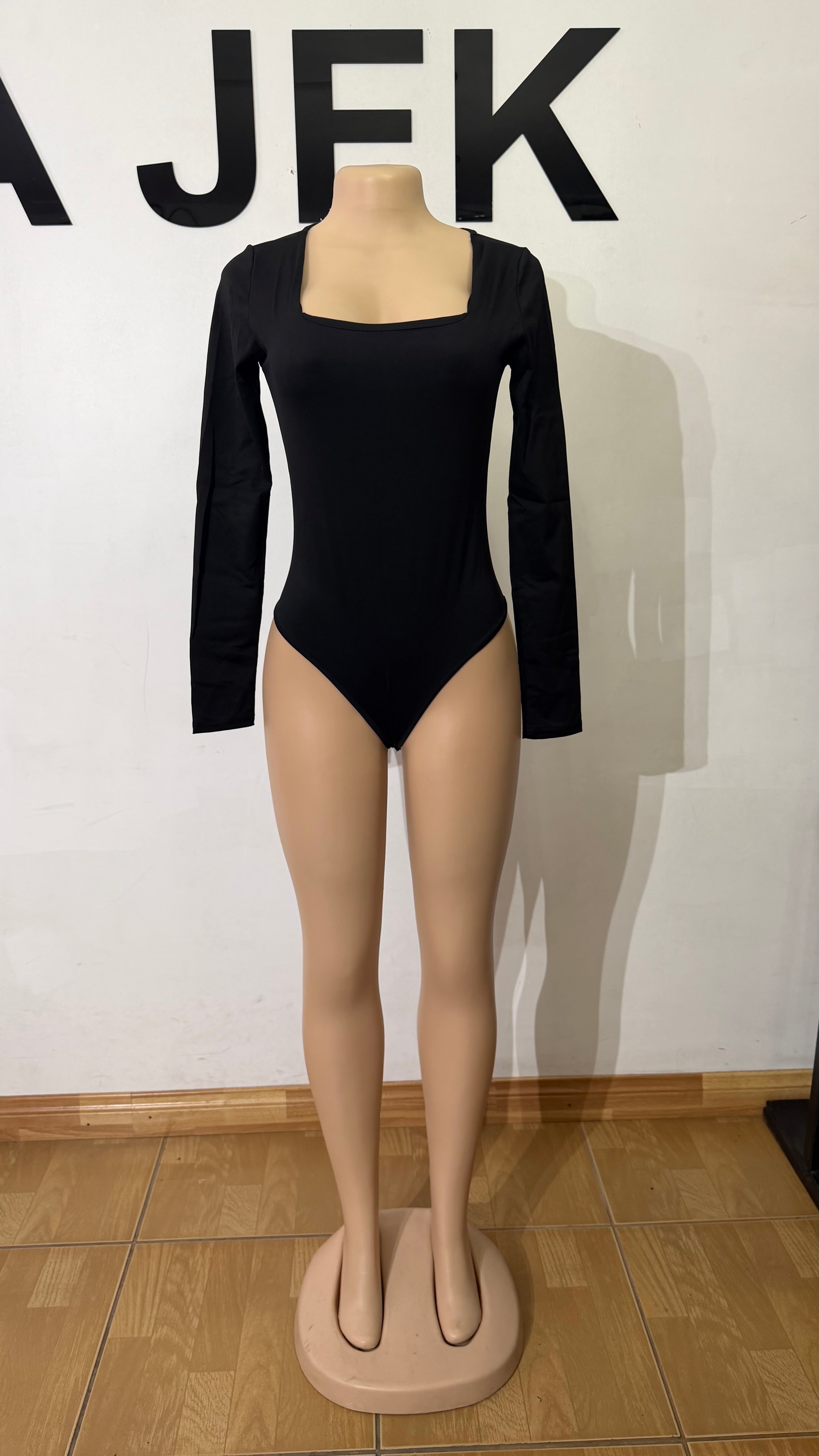 Body manga larga escote cuadrado